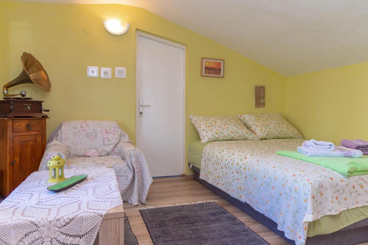 Plum Holiday Home Kaštel Stari Εξωτερικό φωτογραφία