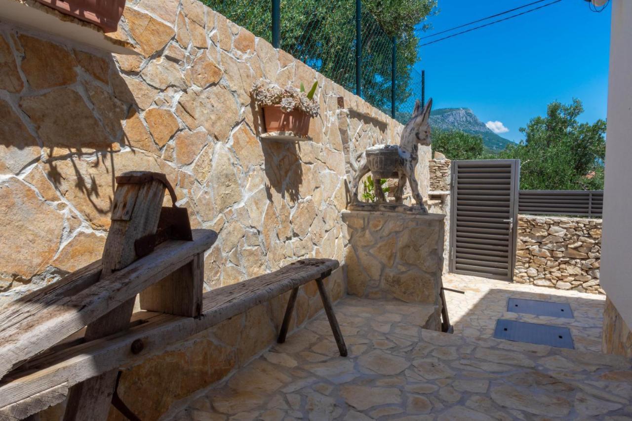 Plum Holiday Home Kaštel Stari Εξωτερικό φωτογραφία