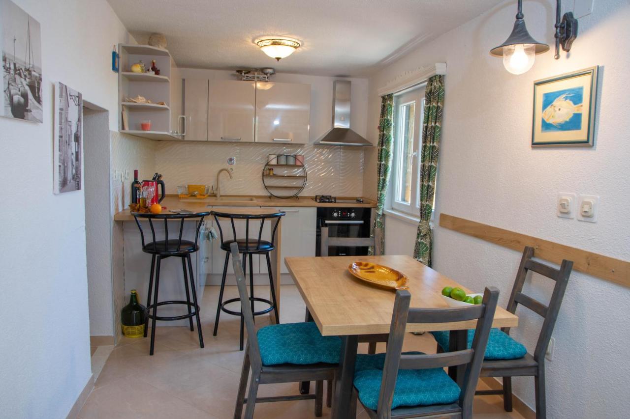 Plum Holiday Home Kaštel Stari Εξωτερικό φωτογραφία