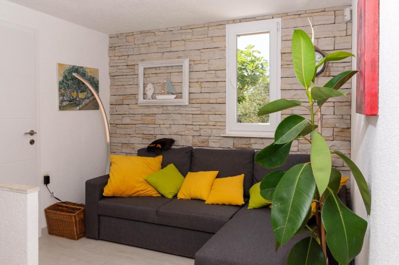 Plum Holiday Home Kaštel Stari Εξωτερικό φωτογραφία
