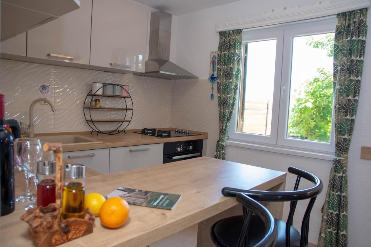 Plum Holiday Home Kaštel Stari Εξωτερικό φωτογραφία
