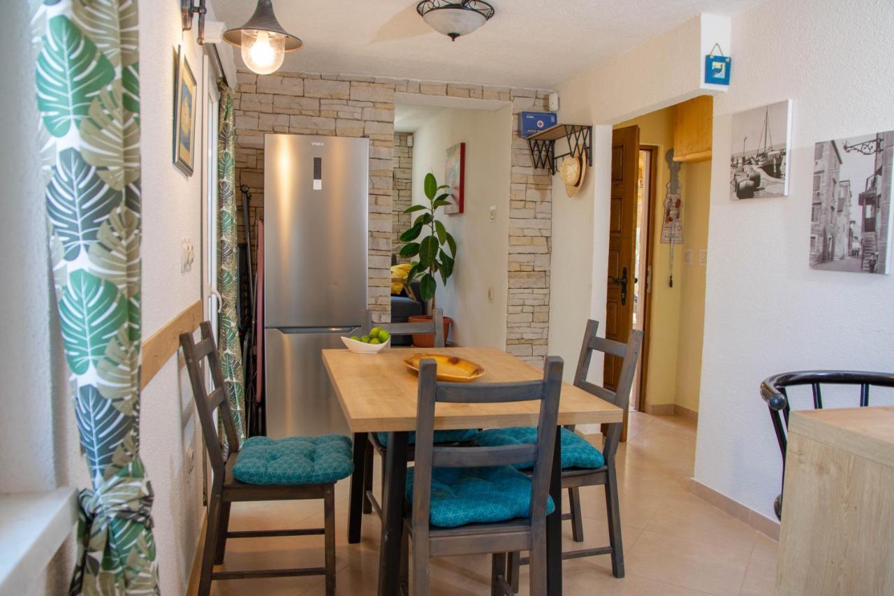 Plum Holiday Home Kaštel Stari Εξωτερικό φωτογραφία