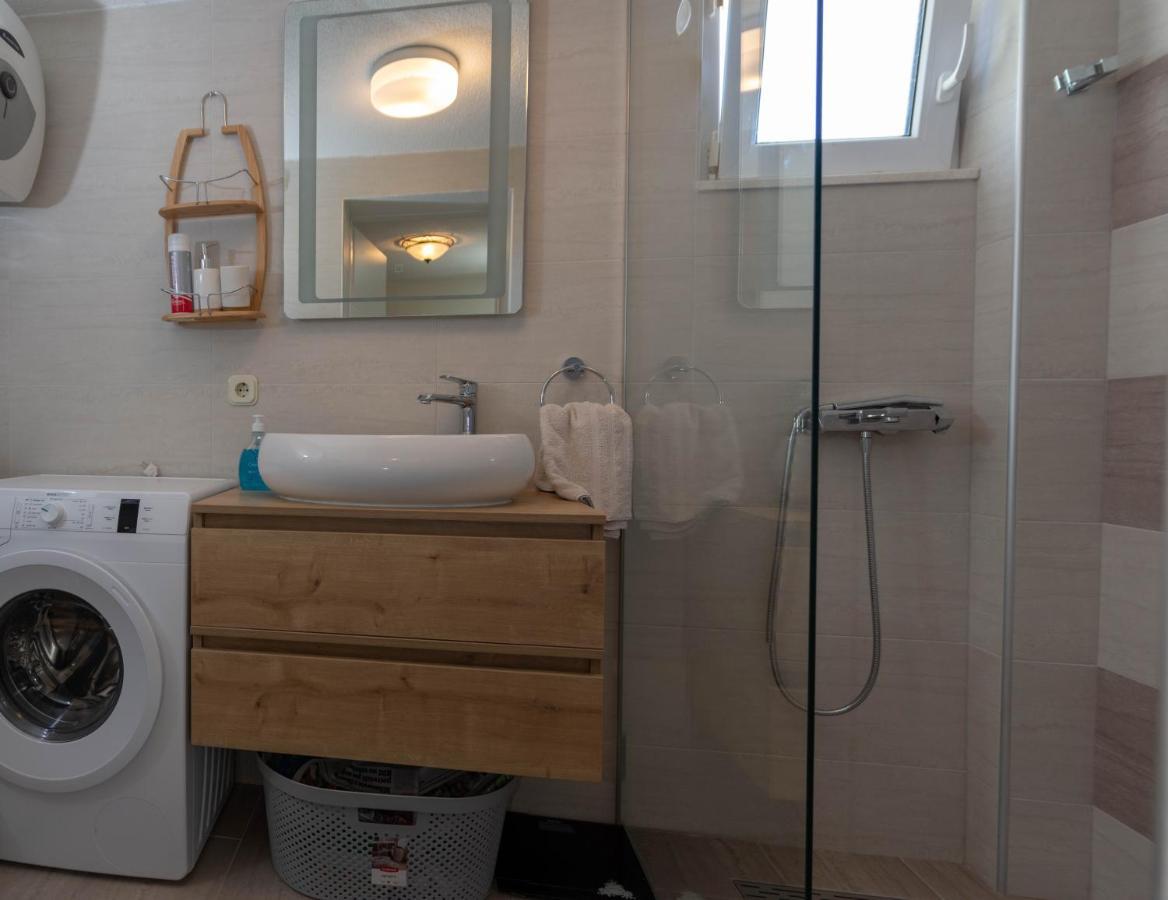Plum Holiday Home Kaštel Stari Εξωτερικό φωτογραφία