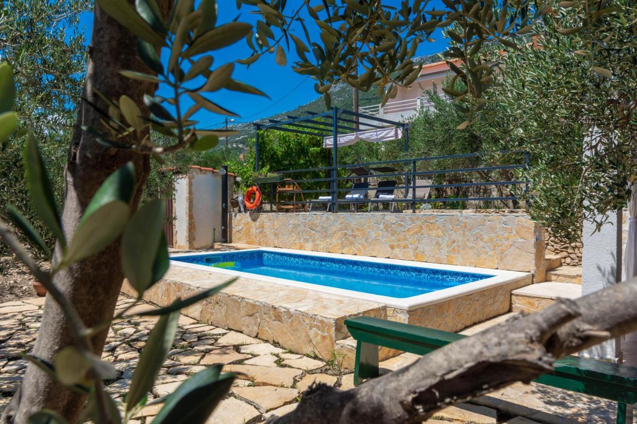 Plum Holiday Home Kaštel Stari Εξωτερικό φωτογραφία